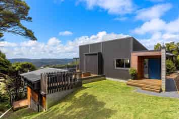 23 Log Race Road, Piha