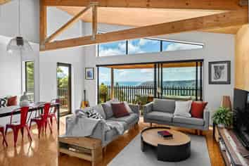 23 Log Race Road, Piha