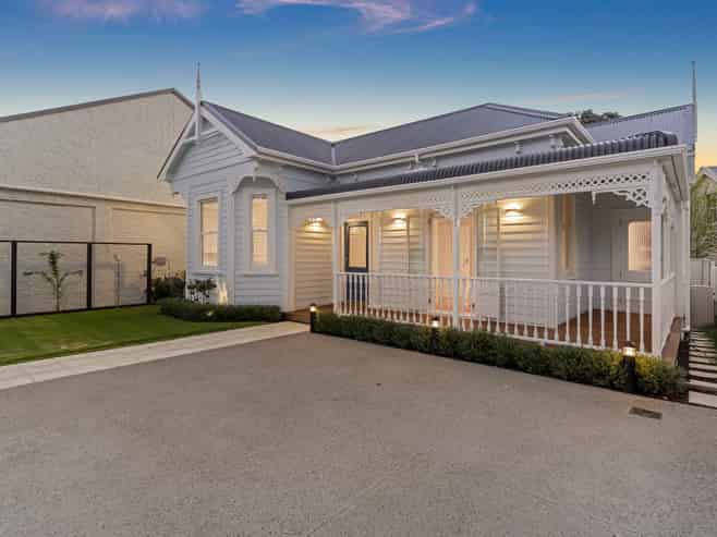 4 Clarence Road, Northcote Point