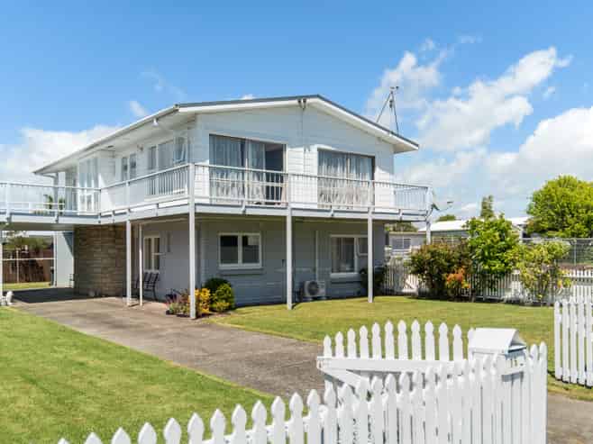 1 & 2/75 Domain Road, Whakatane