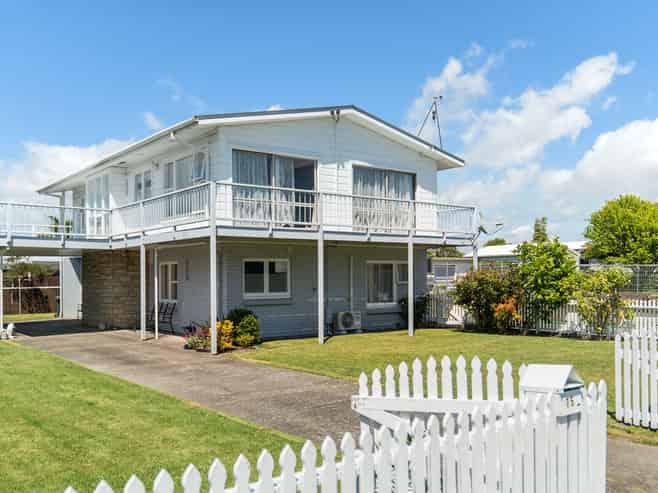 1 & 2/75 Domain Road, Whakatane