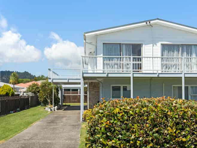 1 & 2/75 Domain Road, Whakatane