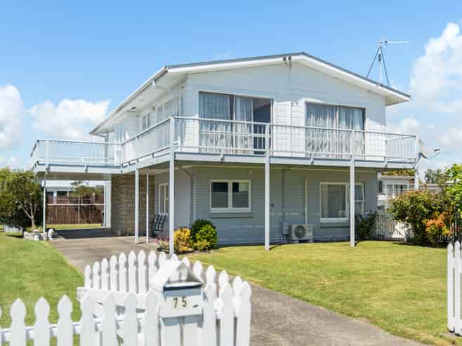 1 & 2/75 Domain Road, Whakatane