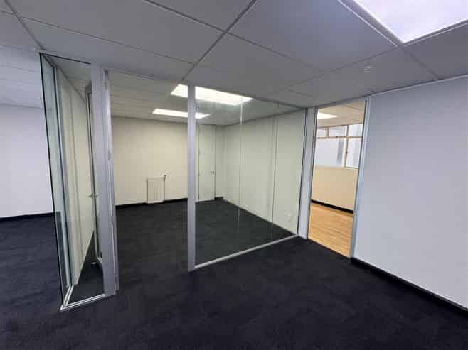 CBD suite | Kitchen + meeting room