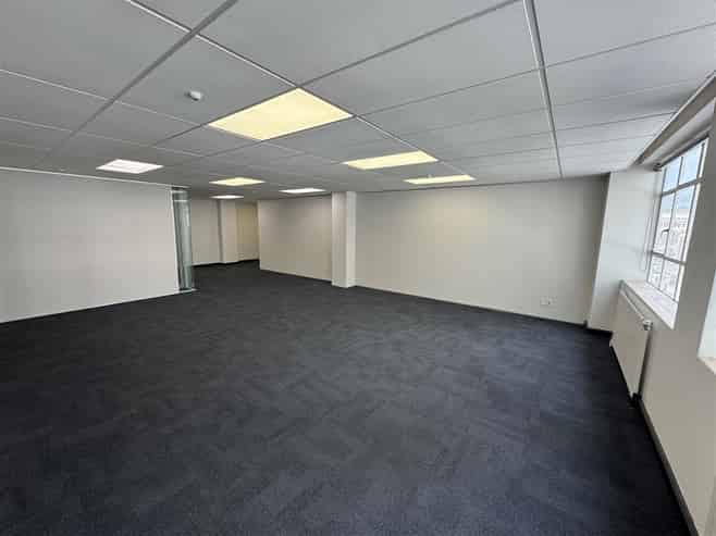 CBD suite | Kitchen + meeting room