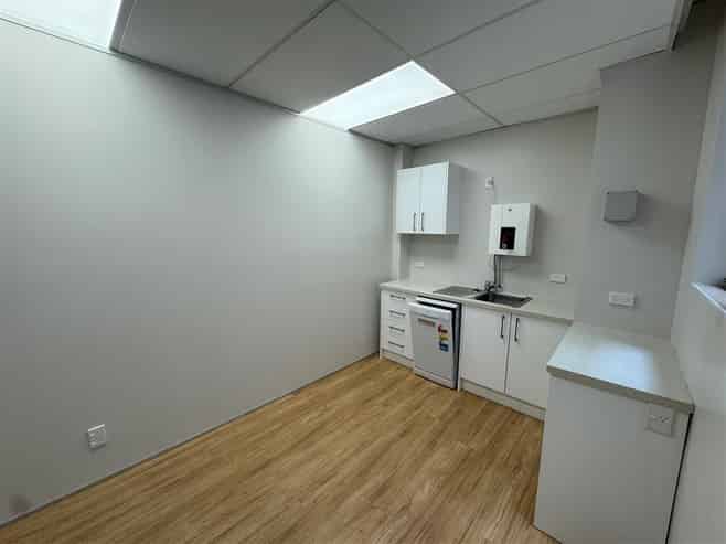 CBD suite | Kitchen + meeting room