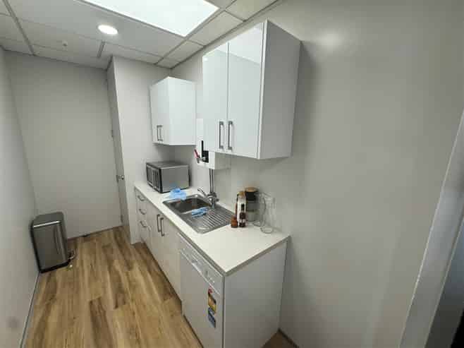 Cost effective tenancy | Kitchen + meeting room