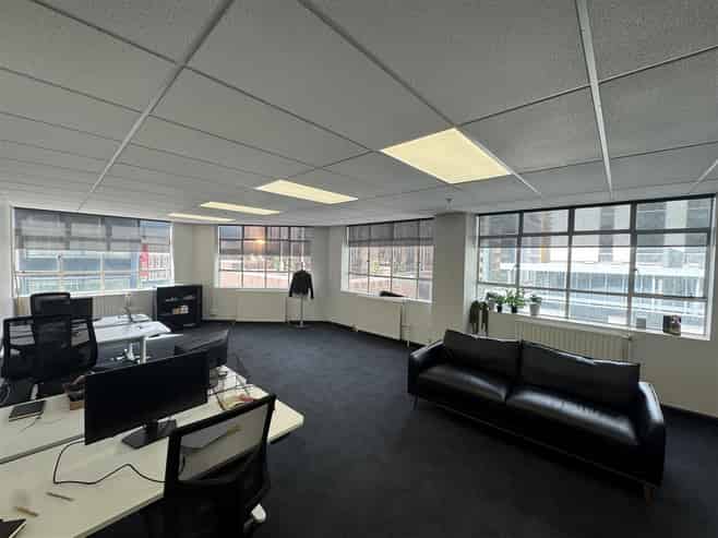 Cost effective tenancy | Kitchen + meeting room