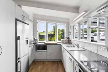 15 Bethells Road, Waitakere