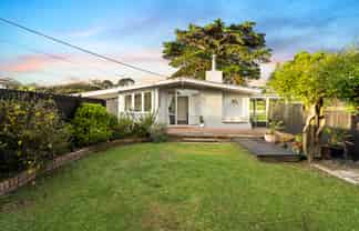 15 Bethells Road, Waitakere