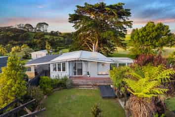 15 Bethells Road, Waitakere