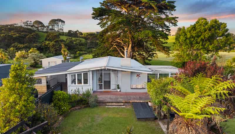 15 Bethells Road, Waitakere