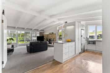 15 Bethells Road, Waitakere