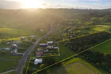 15 Bethells Road, Waitakere