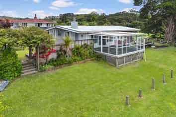 15 Bethells Road, Waitakere