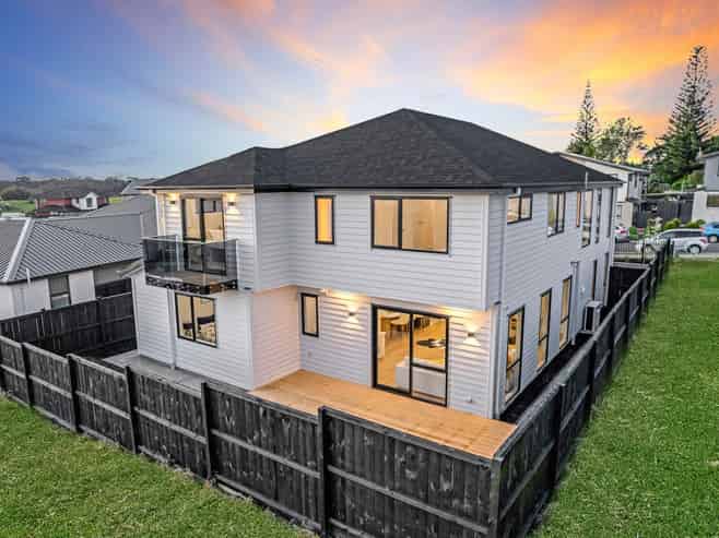 6 Evergreen Parade, Karaka