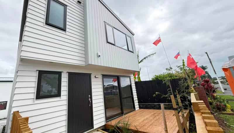 1/29 Crown Crescent, Otara