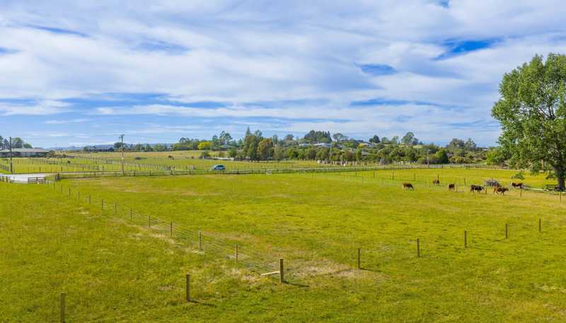 330 and 32 Racecourse Road, Waipukurau