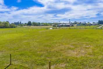 330 and 32 Racecourse Road, Waipukurau