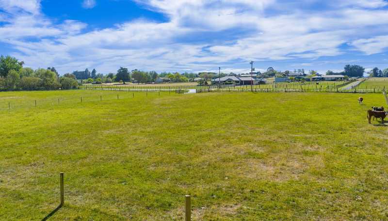 330 and 32 Racecourse Road, Waipukurau