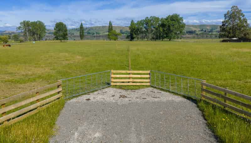 330 and 32 Racecourse Road, Waipukurau