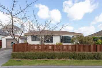 2/15 Orkney Street, Fendalton