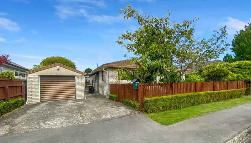 2/15 Orkney Street, Fendalton