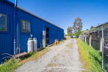 Commercial Shop/Warehouse for Sale 