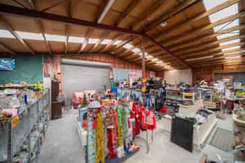Commercial Shop/Warehouse for Sale 
