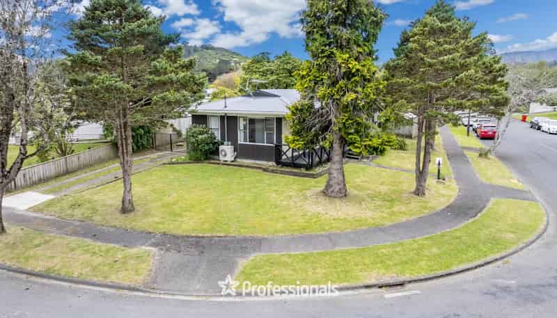 33 Larchmont Grove, Totara Park