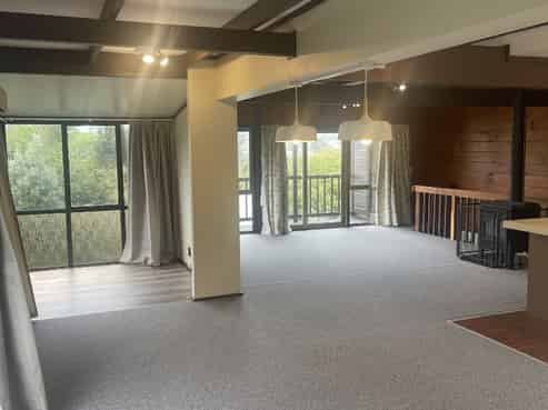 3 Treetop Lane, Paparangi