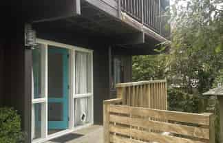 3 Treetop Lane, Paparangi