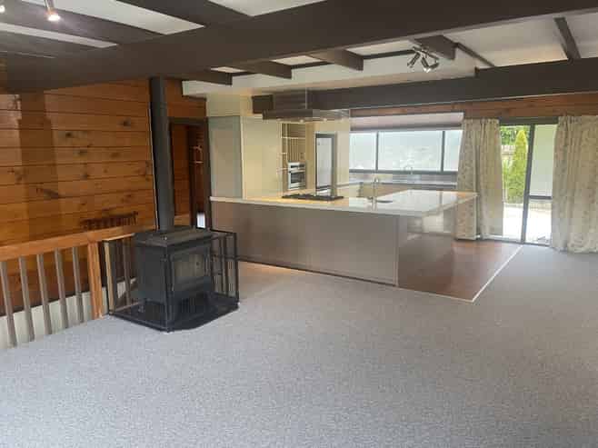 3 Treetop Lane, Paparangi