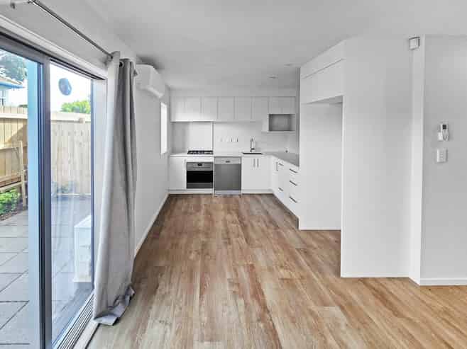 3/12 Mana Avenue, Titahi Bay