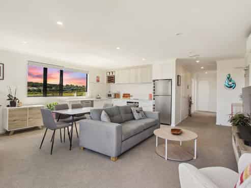 8/1 Coral Tree Avenue, Manukau