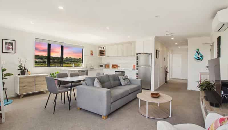 8/1 Coral Tree Avenue, Manukau