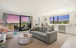 8/1 Coral Tree Avenue, Manukau