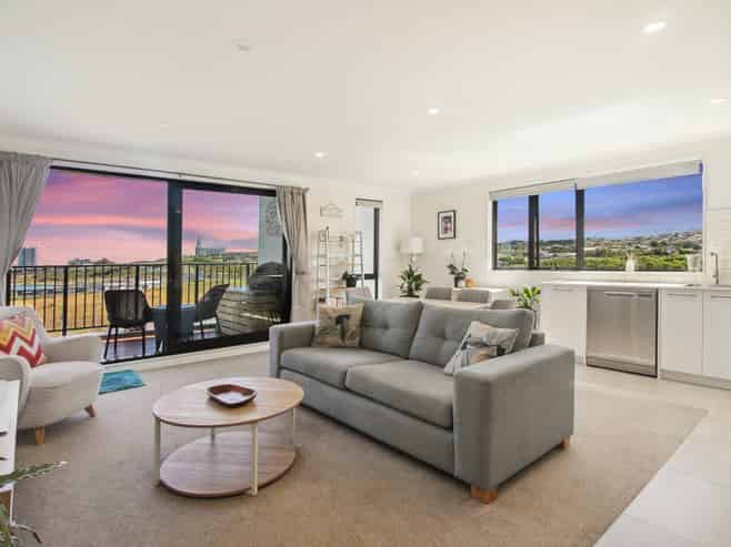 8/1 Coral Tree Avenue, Manukau