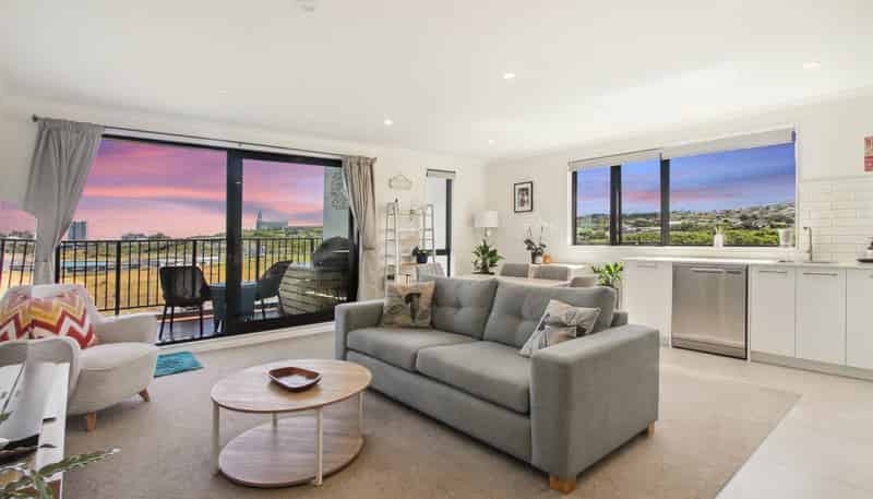 8/1 Coral Tree Avenue, Manukau