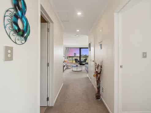 8/1 Coral Tree Avenue, Manukau