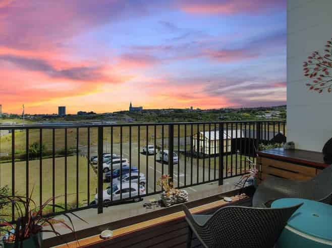 8/1 Coral Tree Avenue, Manukau