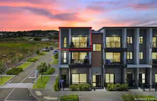 8/1 Coral Tree Avenue, Manukau