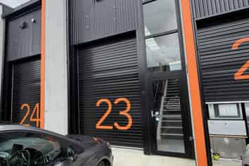 Versatile 65sqm Unit - Perfect for Business