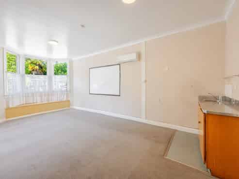 25 Clive Square West, Napier South