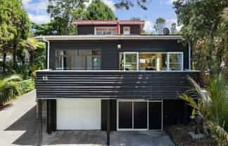 13 Hollywood Avenue, Titirangi