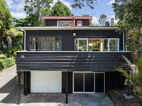 13 Hollywood Avenue, Titirangi