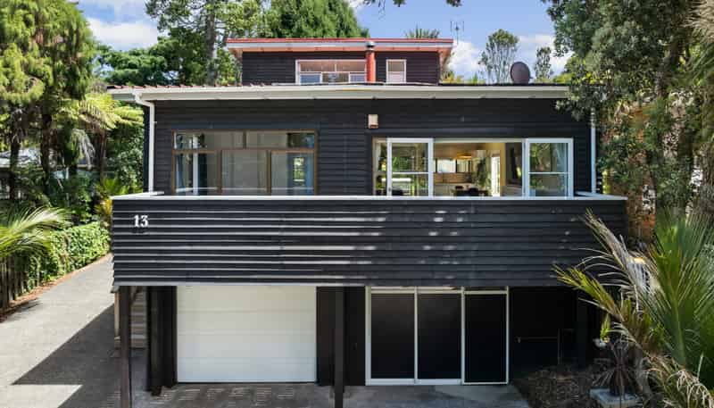 13 Hollywood Avenue, Titirangi