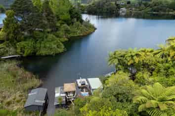 G17 Boat Shed Structure, Lake Okareka