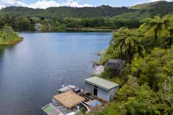 G17 Boat Shed Structure, Lake Okareka