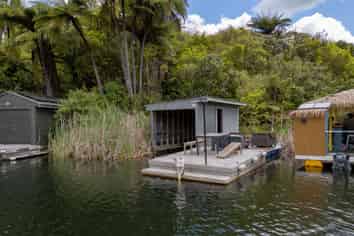 G17 Boat Shed Structure, Lake Okareka